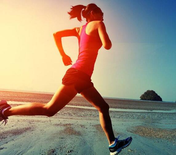 每天跑十公里一个月能瘦多少（每天跑10km 一个月能瘦多少）