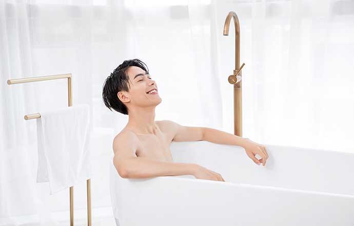 夏天可以洗冷水澡吗（男生夏天可以洗冷水澡吗）