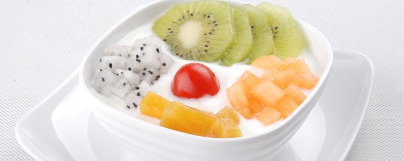 酸奶不能和什么水果一起吃（酸奶不能和什么水果一起吃食物中毒）