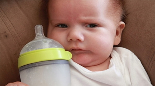 宝宝不吃乳头怎么办 宝宝不吃乳头怎么办,一喂就哭,怎么纠正
