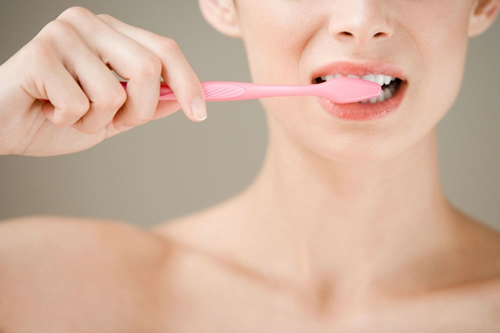 月子期间怎么刷牙（月子期间怎么刷牙漱口）