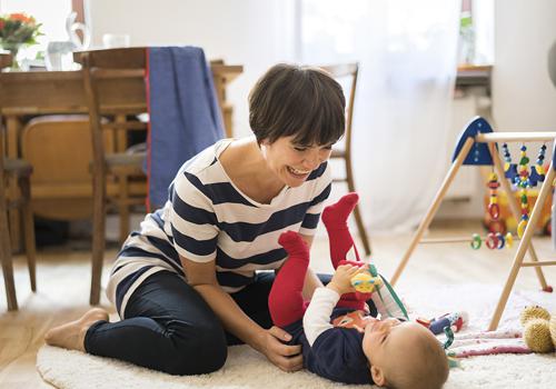 手足口病传染大人吗 手足口病传染大人吗宝宝还在吃母乳