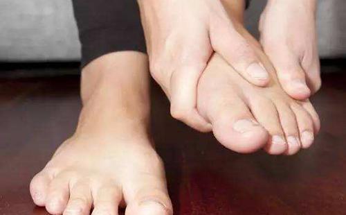 脚抽筋是什么原因引起的 脚抽筋是什么原因引起的,怎么治疗