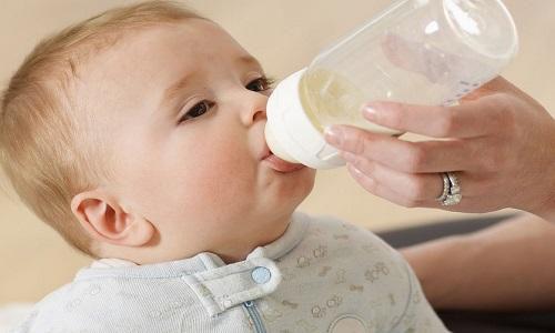 宝宝经常吐奶是为什么 宝宝经常吐奶是为什么呢