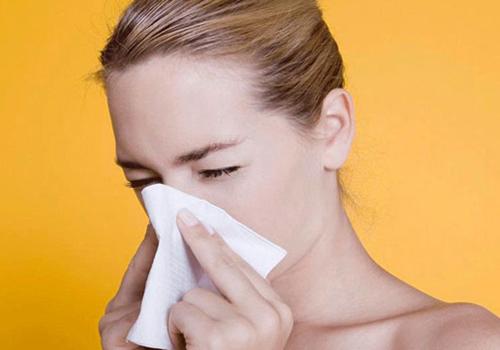 鼻炎是什么原因引起的 女性鼻炎是什么原因引起的