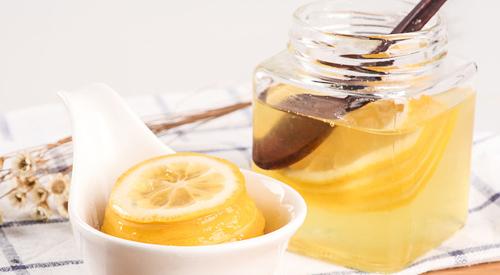 感冒喉咙痛可以喝蜂蜜水吗（哺乳期感冒喉咙痛可以喝蜂蜜水吗）
