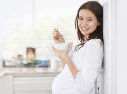 孕妇饮食要注意哪些（怀孕期饮食要注意些什么呢）