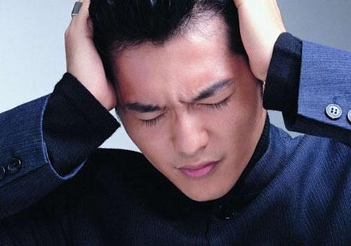 头晕是什么原因引起的 头晕是什么原因引起的 中年男人