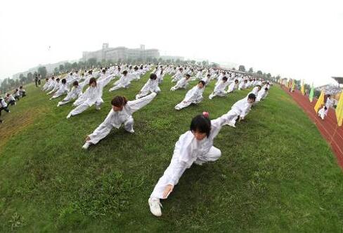 练习太极拳应注意的事项（练太极拳应该注意哪些问题）