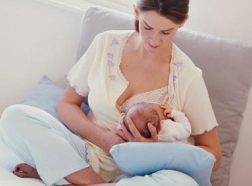 哺乳期乳腺炎发烧了还能喂孩子吗（哺乳期因为乳腺炎发烧了还能喂孩子吗）