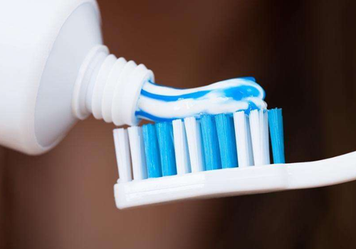 荨麻疹可以用牙膏洗脸吗 急性荨麻疹涂抹牙膏可以吗