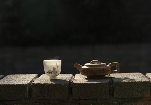 冬天喝什么茶好（冬天喝什么茶好呢?红茶好呢,还是绿茶好呢?）