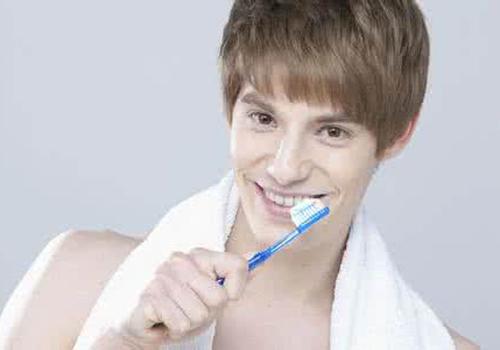 刷牙出血用什么牙膏好（刷牙出血用什么牙膏好?）