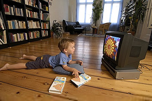 孩子爱看电视怎么办 7岁孩子爱看电视怎么办