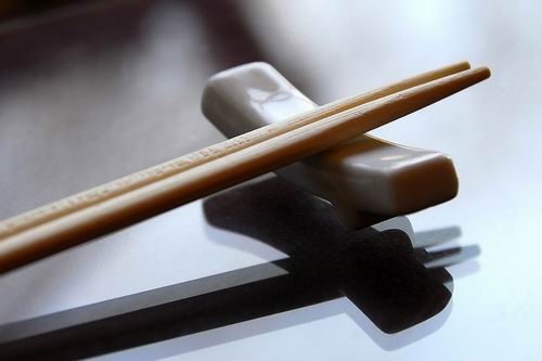 吃饭时筷子断了会有什么预兆 吃饭时筷子断了会有什么预兆正月十六