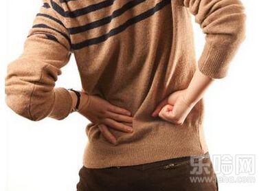 后背疼痛是什么原因 后背疼痛是什么原因男性