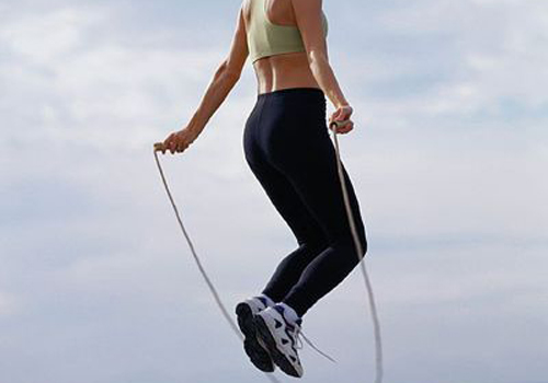 跳绳和跑步哪个减肥效果好 跳绳和跑步哪个减肥效果好一点
