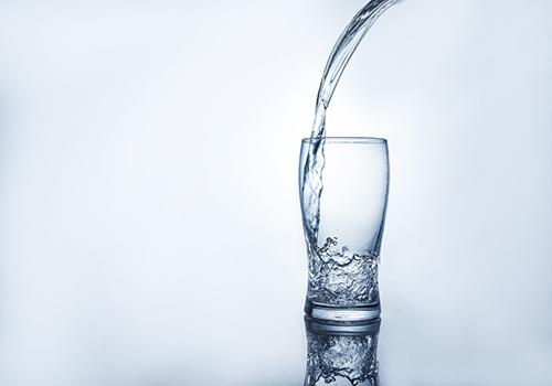 喝冷水好还是热水好 喝热水对身体有什么好处