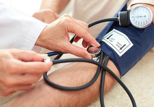 高血压呕吐会不会危险 高血压会引起呕吐吗