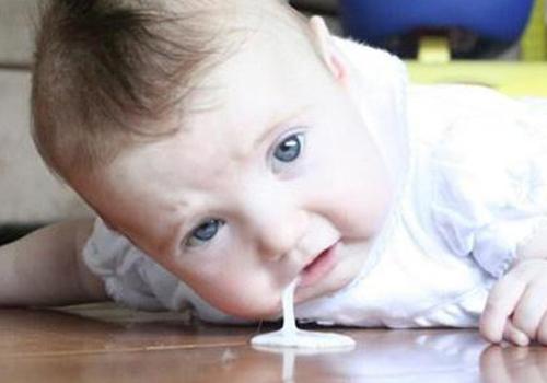 解决宝宝吐奶的方法 解决宝宝吐奶的方法食谱