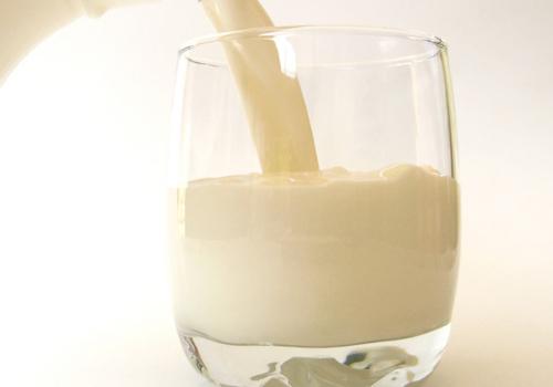 脸过敏可以喝牛奶吗 脸过敏能不能喝牛奶