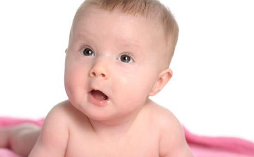 宝宝吐奶喷射状正常吗 宝宝吐奶喷射状什么原因