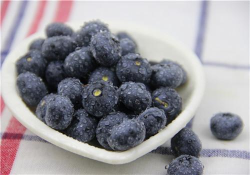 蓝莓怎么洗才干净 蓝莓的皮可以吃吗