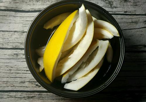 柚子皮煮水的功效 柚子皮煮水的功效与作用及禁忌