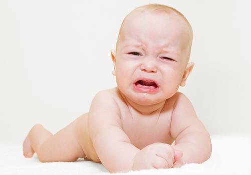 宝宝哭闹的7个常见问题（婴孩哭闹都有什么问题）