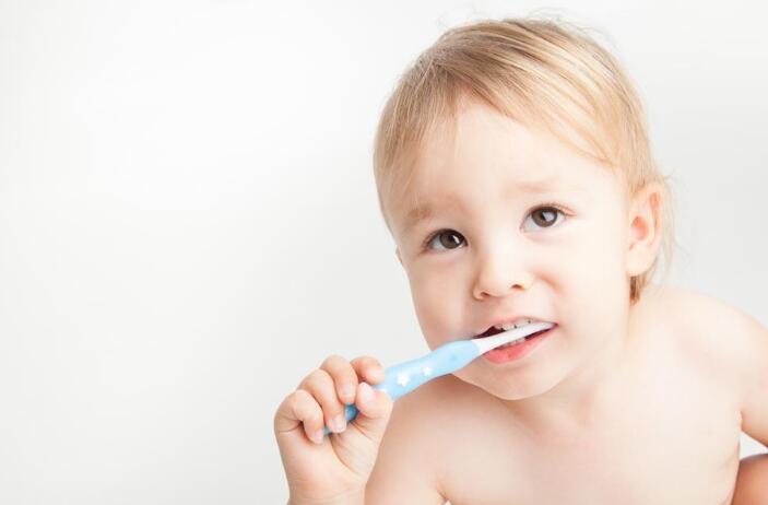 孩子刷牙用多少牙膏合适（孩子刷牙用多少牙膏合适呢）
