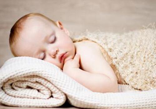 宝宝睡觉有这几种表现，千万要重视！