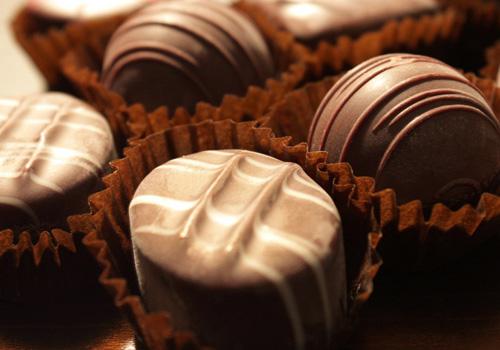 吃黑巧克力可以止咳吗 吃黑巧克力可以止咳吗小孩