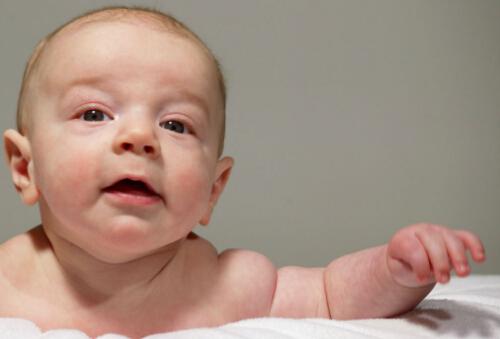 新生儿黄疸能吃母乳吗（婴儿黄疸能吃母乳吗?）