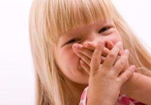 孩子口臭是怎么原因引起的 小孩口臭是怎么引起的