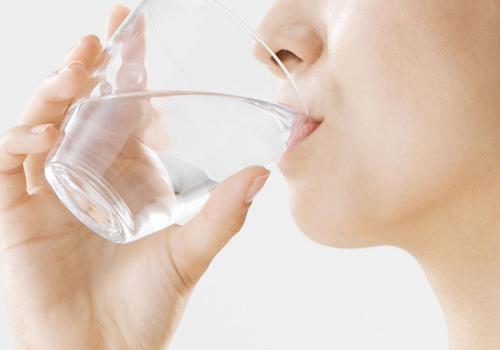 喝水耳朵痛是什么原因 喝水的时候耳朵疼是怎么回事