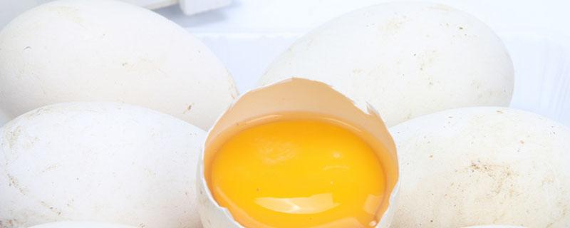 鹅蛋清发黑怎么回事 鹅蛋煮熟蛋清发黑是怎么回事