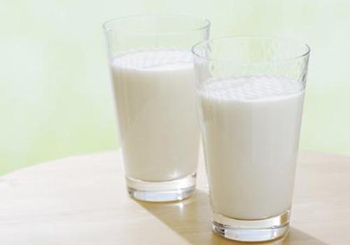牛奶吃了有什么功效 牛奶吃了有什么功效?