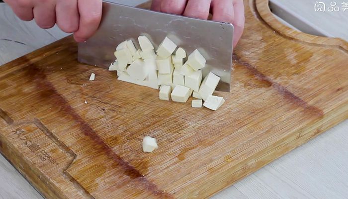 毛豆炒豆腐丁的做法  毛豆炒豆腐丁怎么做