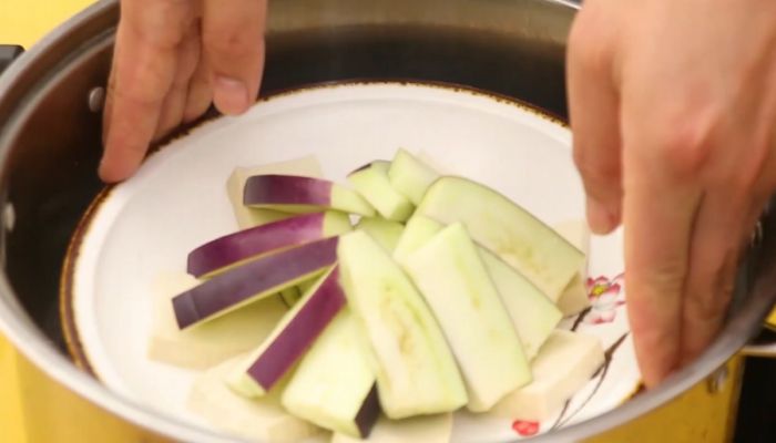 茄子蒸豆腐怎么做  茄子蒸豆腐的做法