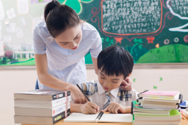 刚开始怎么教孩子写字  练字从几岁开始练比较好