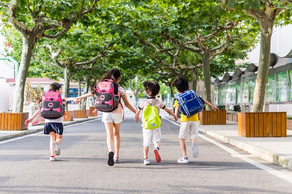 孩子走路外八字怎么纠正 孩子学走路外八字怎么办