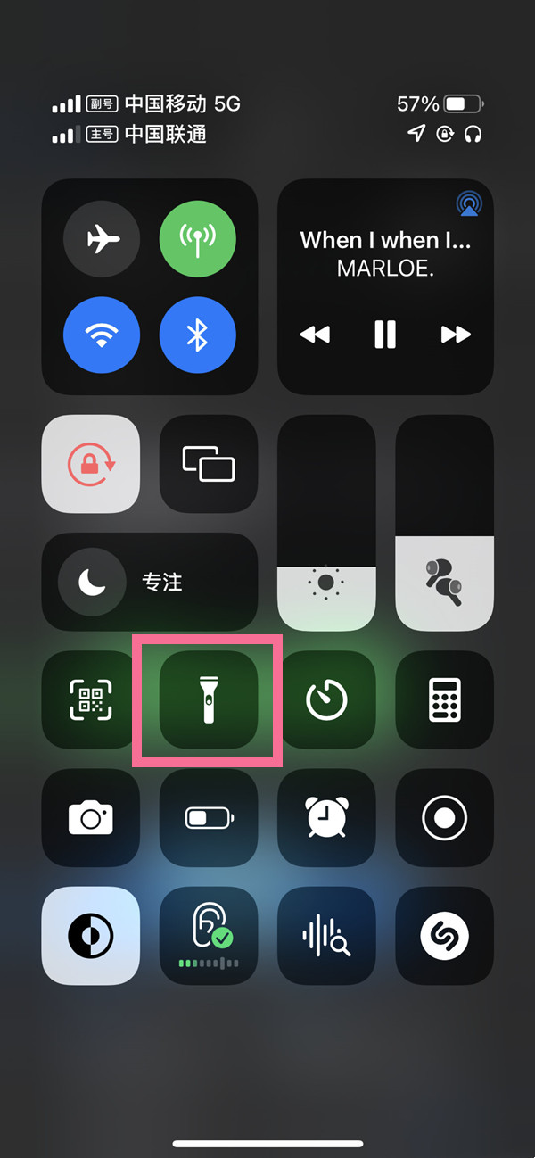 iphone13手电筒在哪