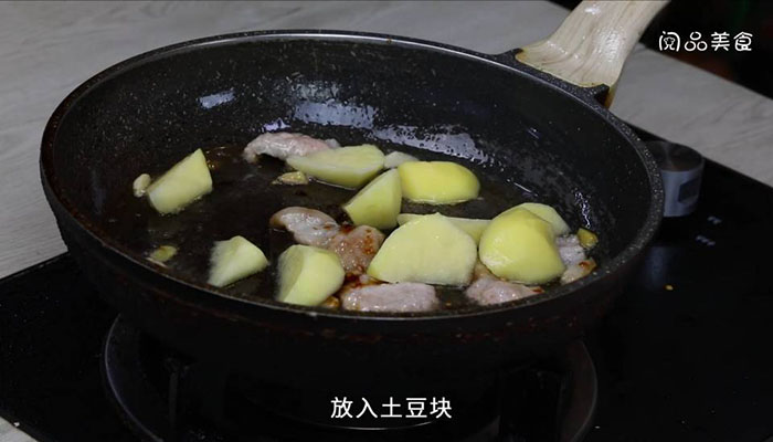 五花肉炖茄子土豆 五花肉炖茄子土豆的做法