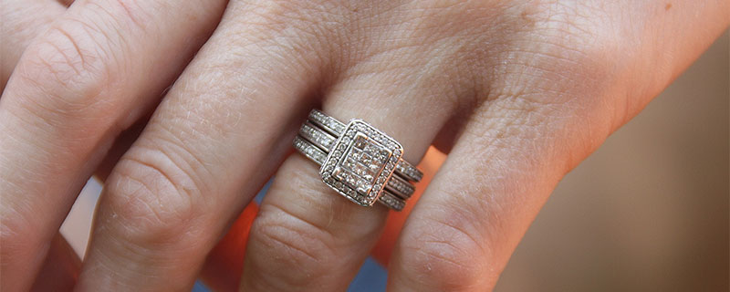 结婚戒指戴哪只手 戒指怎么戴