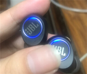 JBL FREE X蓝牙耳机怎么查看剩余电量