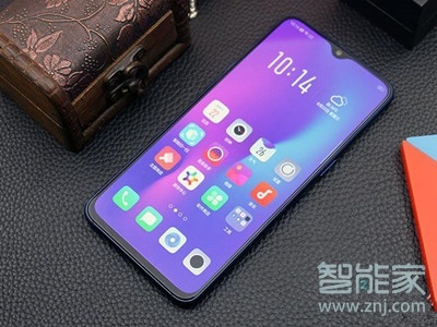 oppor17后盖是玻璃吗