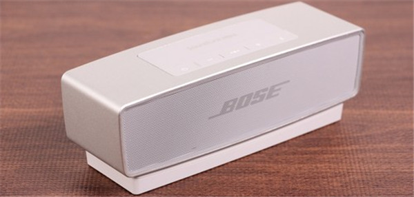 Bose SoundLink Mini蓝牙音响连接交流电源时不启动怎么办