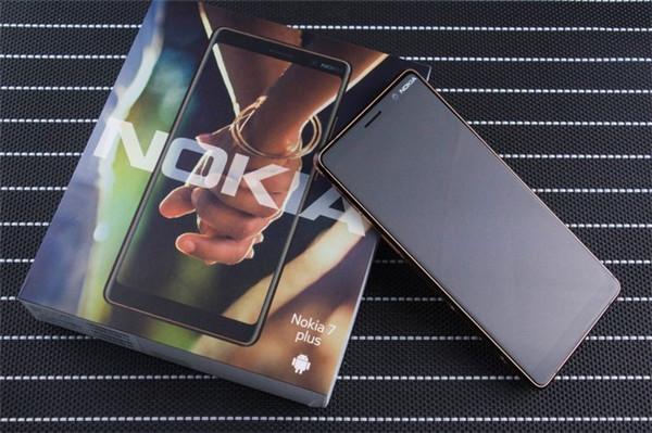 诺基亚7plus怎么安装手机卡