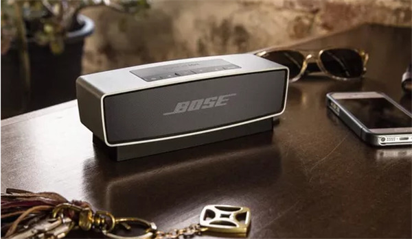 Bose SoundLink Mini蓝牙音响接通电源的图文教程