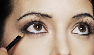 怎样化眼妆 化大眼妆的4个技巧
